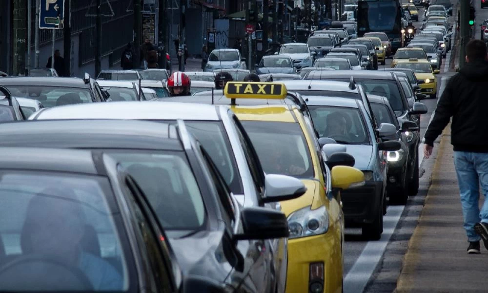 Χάος στους δρόμους της Αθήνας λόγω της απεργίας των ΜΜΜ